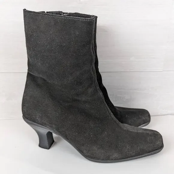 La Canadienne Waterproof Black Suede Heeled Ankle Boot Bootie 9